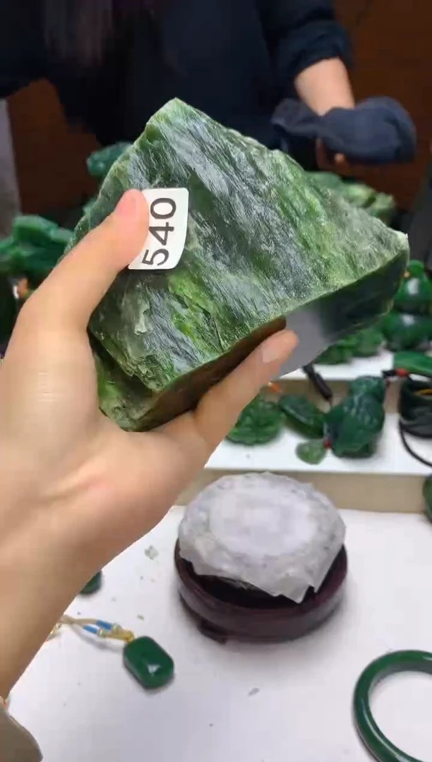 未镶嵌和田玉（碧玉）珠宝半成品0