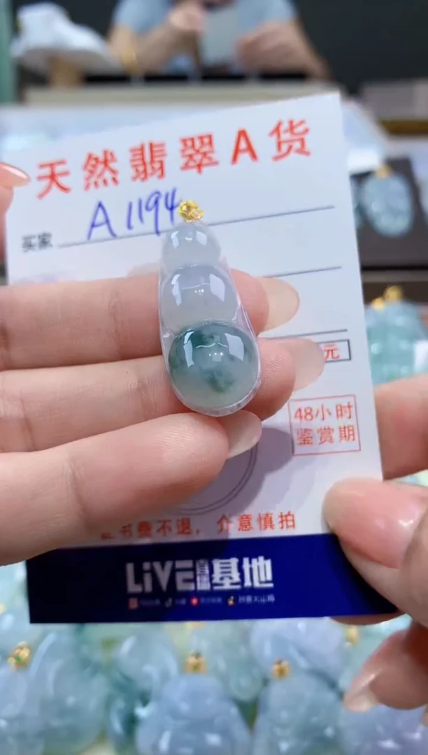 颈饰18K金镶嵌翡翠天然翡翠A货挂件