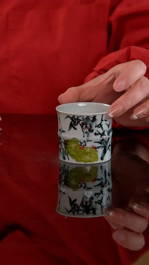 李华手绘釉中五彩竹石图竹节杯