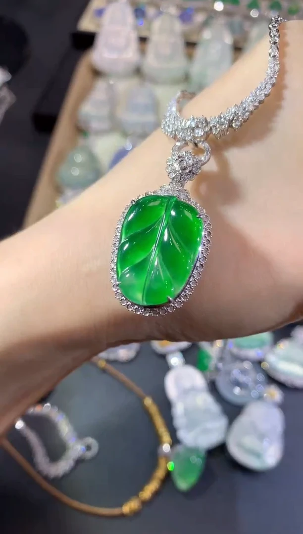 吊坠(不含链)18K金镶嵌翡翠81-叶子（不含链扣