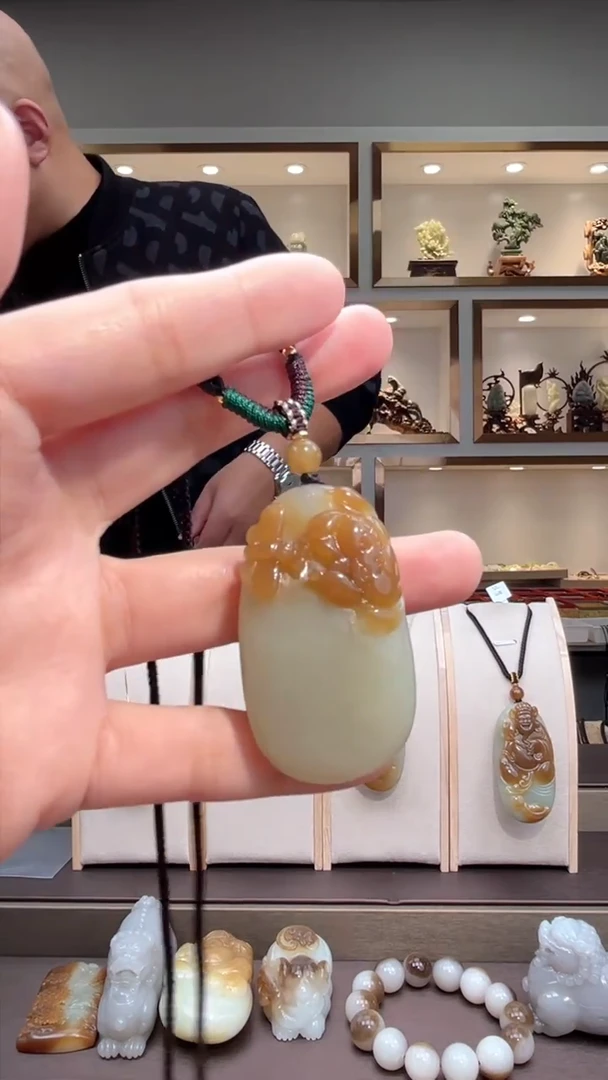 颈饰未镶嵌和田玉苏