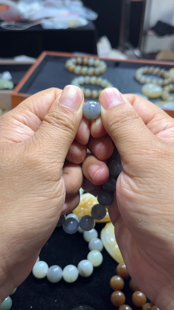 未镶嵌和田玉（糖玉）车挂挂件