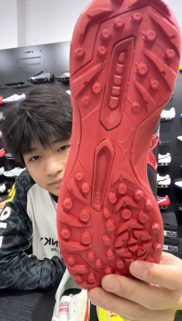 智**戏黑红色碎钉TF 41 价格499