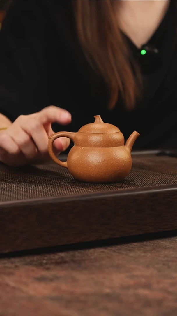 宜兴紫砂玉成段葫芦