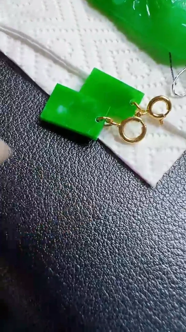 颈饰18K金镶嵌翡翠无事牌多样性发货发1