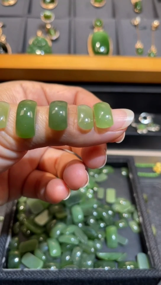 【闪购商品】和田玉碧玉马鞍裸石未镶嵌多样性发一