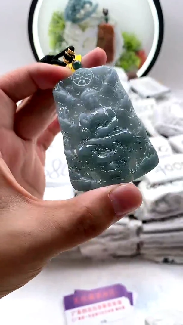 翡翠未镶嵌颈饰阿弥陀佛
