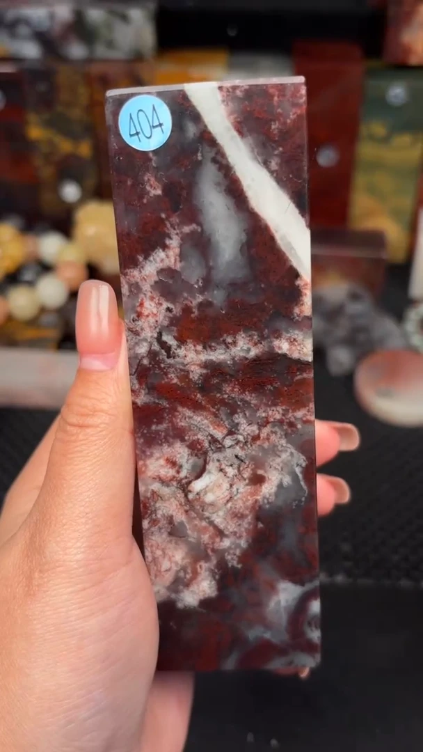 玉 桂林鸡血玉摆件 编号：404