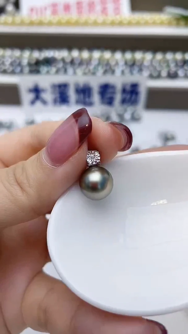 颈饰18K金镶嵌海水珍珠A99