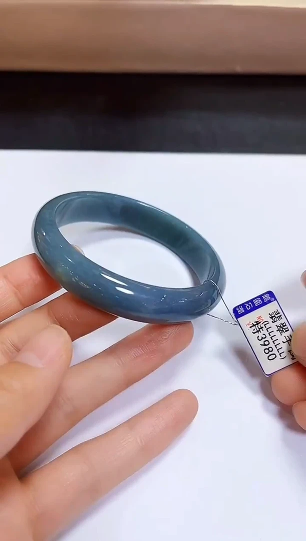 颈饰未镶嵌翡翠手镯57.5