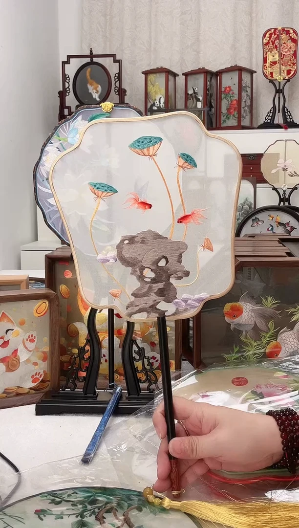 扇子苏绣作品手工团扇