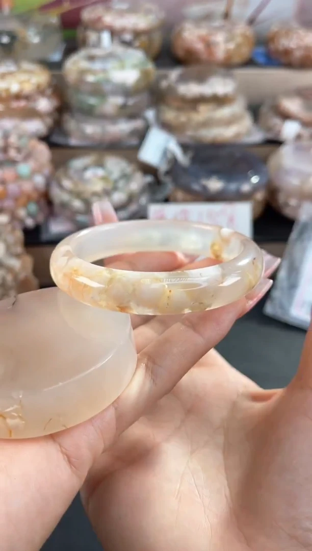 未镶嵌手镯石英质玉56