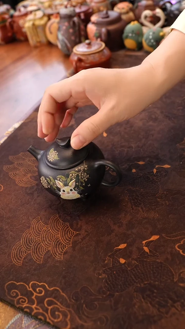 茶壶紫砂三足乳钉