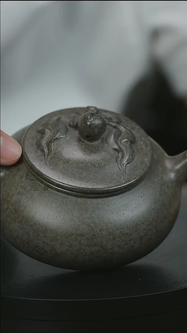 茶壶紫砂（****）H1862陈春芬段泥寿桃寒江
