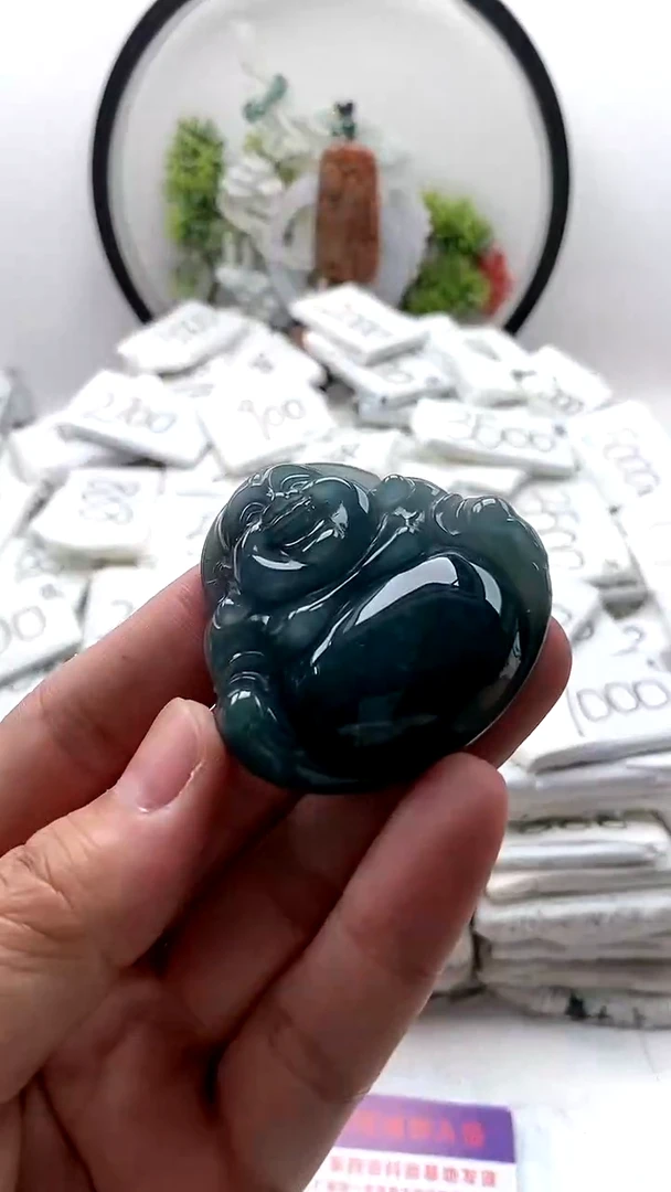 翡翠未镶嵌颈饰佛公