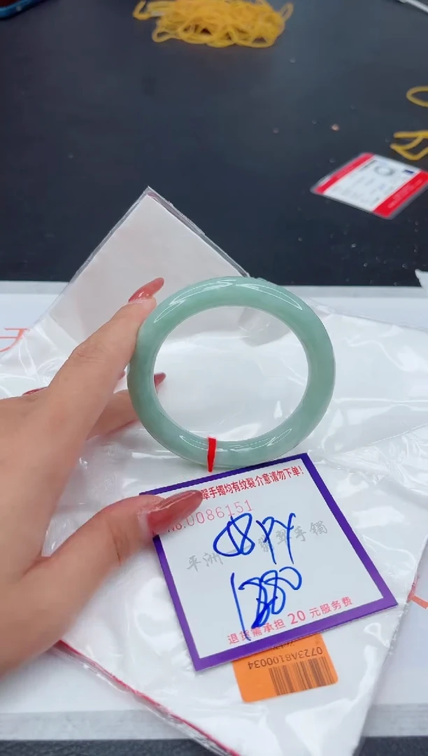 翡翠手镯未镶嵌1