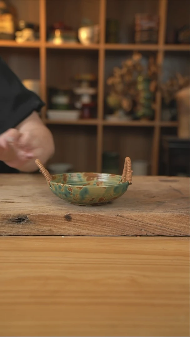 黄绿色的6英寸麻绳螺纹小提篮