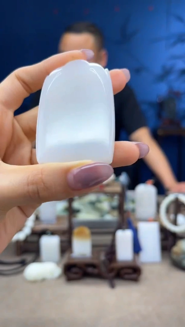 和田玉未镶嵌颈饰1