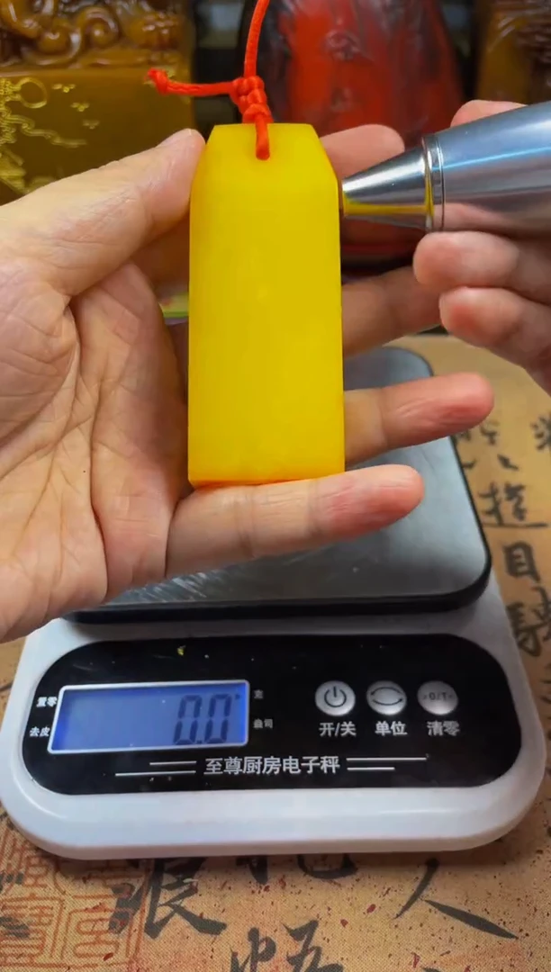 寿山石印石鸡油黄手牌