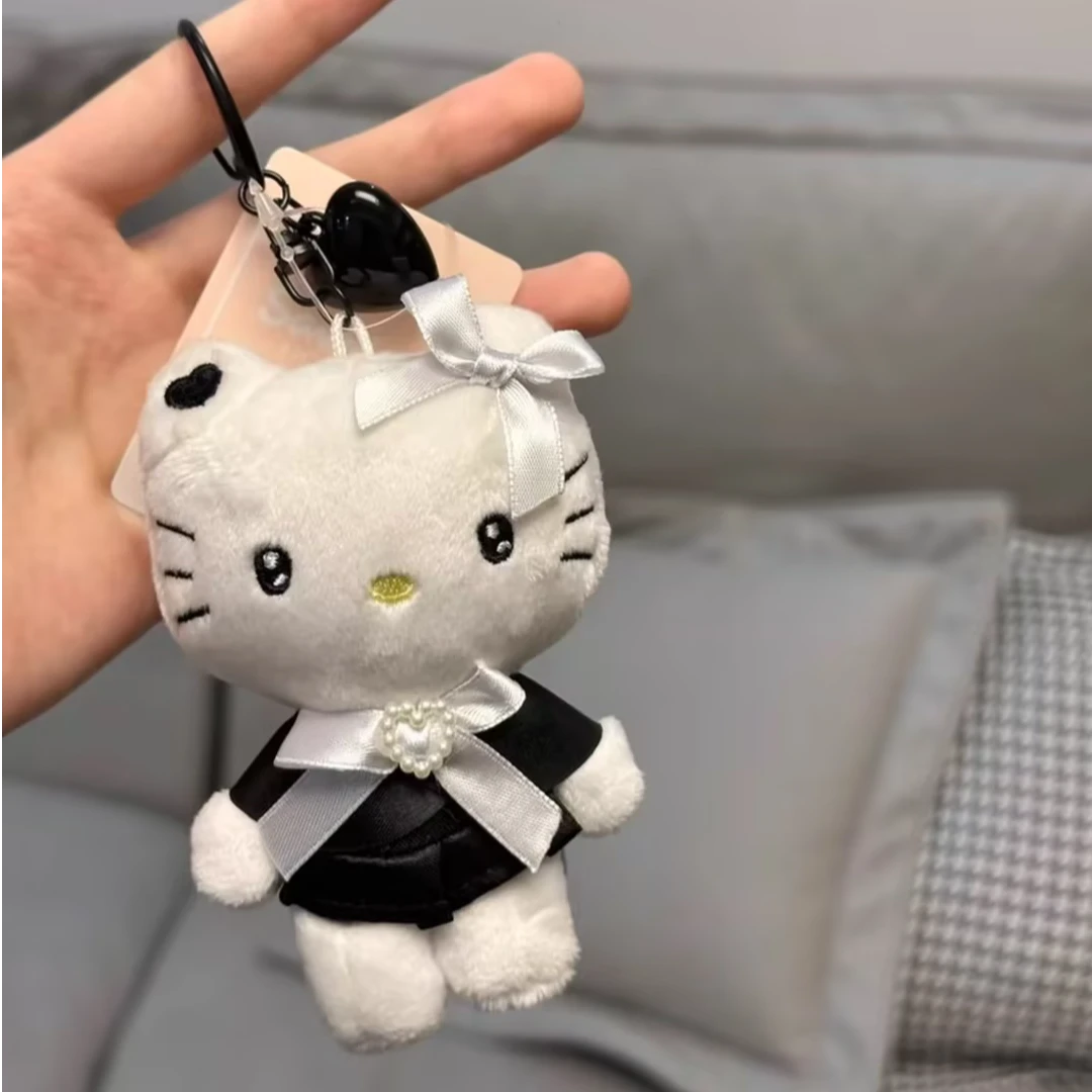 【首尔限定】Hello Kitty 黑色爱心钥匙扣玩偶