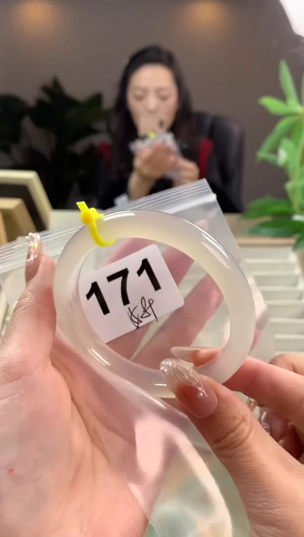 【闪购商品】玛瑙/玉髓手镯未镶嵌171