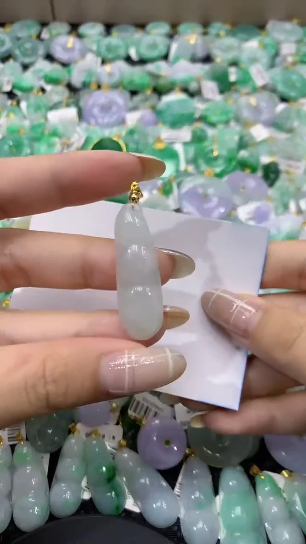 翡翠未镶嵌颈饰天然缅甸翡翠A货