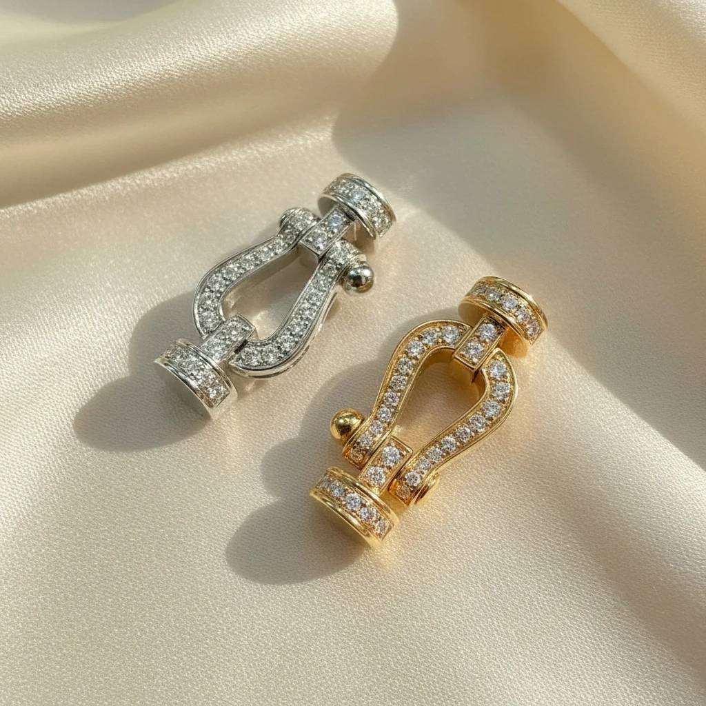 18k金镶嵌天然钻石中号马蹄扣手链，多样性发其一，绳子颜色备注GHJ