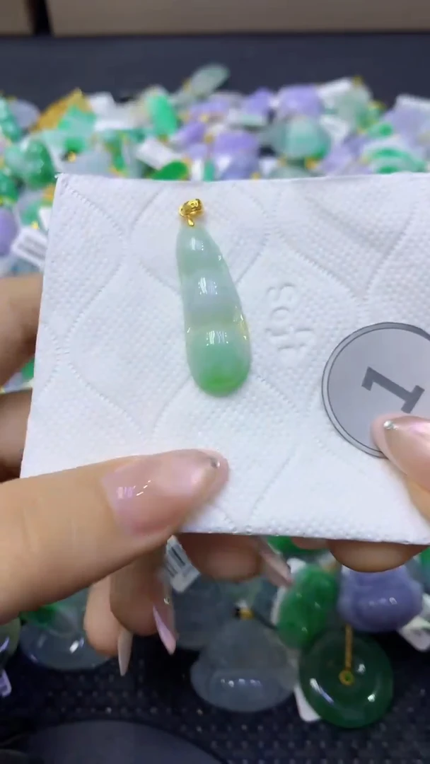 颈饰未镶嵌翡翠天然缅甸翡翠A货