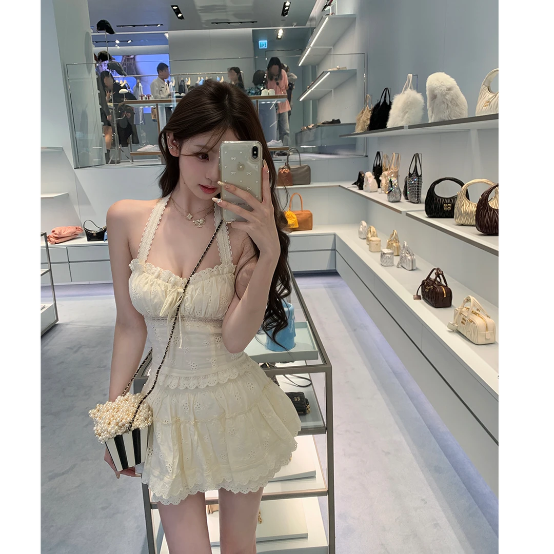 【奶油玉兔】法式气质高级性感绣花挂脖上衣搭配高腰显瘦半裙套装潮