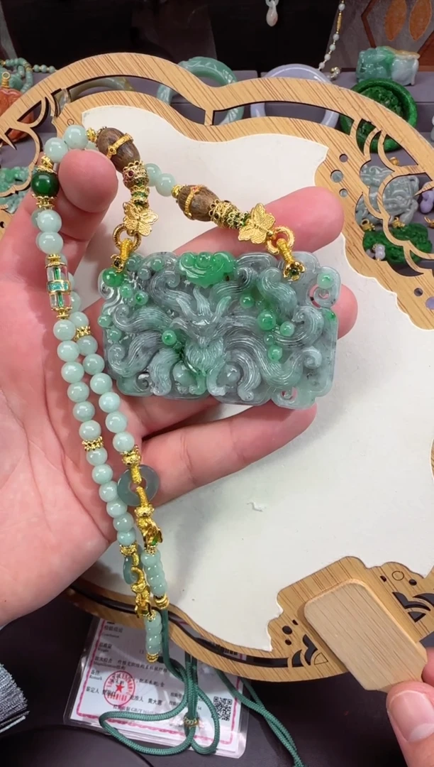 【闪购商品】翡翠颈饰未镶嵌牌子