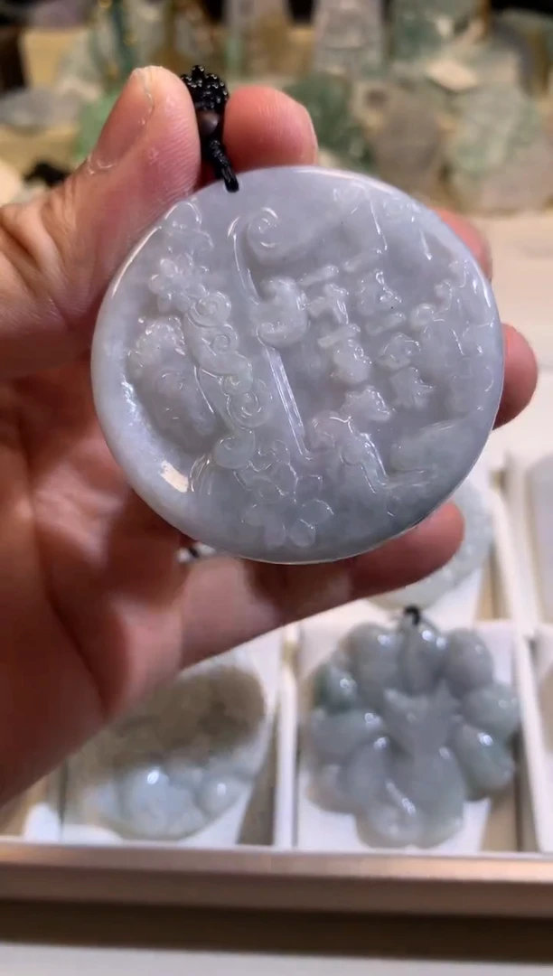 【闪购商品】翡翠颈饰未镶嵌02/17/213