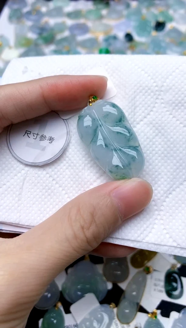 颈饰18K金镶嵌翡翠天然A货翡翠