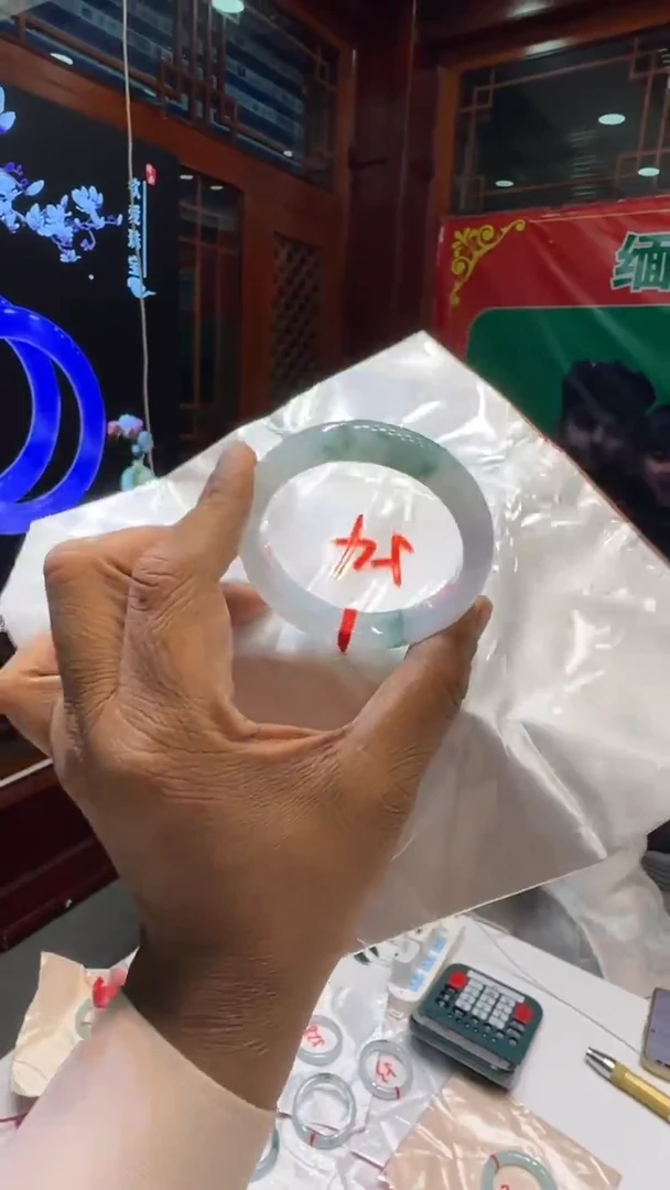 未镶嵌手镯翡翠手镯