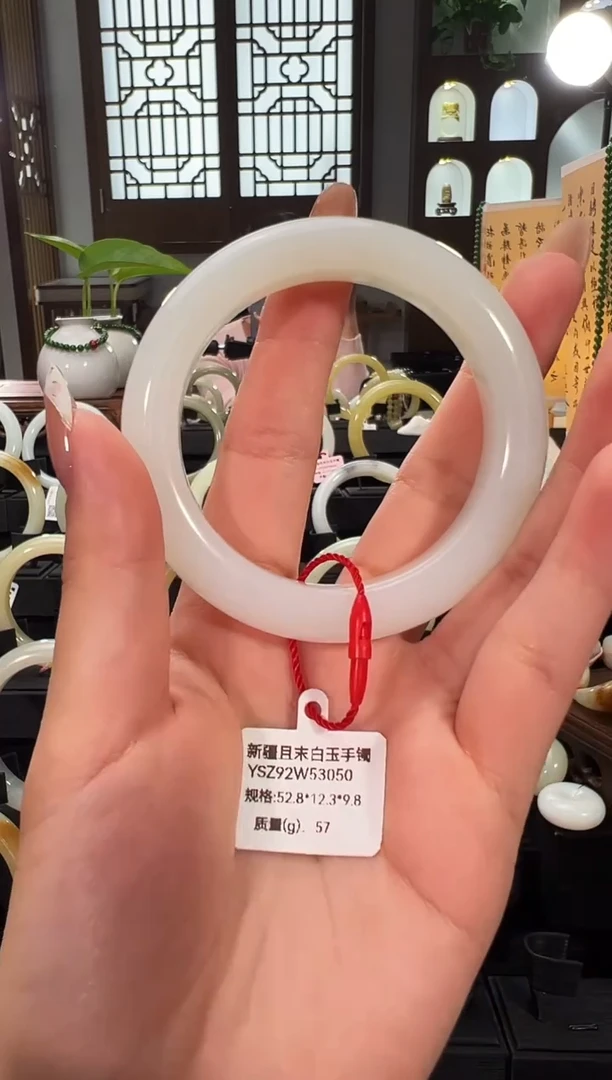 未镶嵌手镯和田玉新疆且末白玉手镯52.8