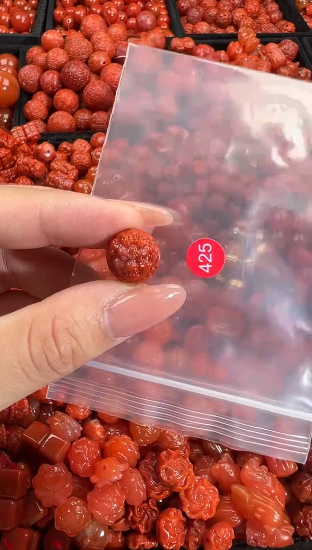 南红玛瑙未镶嵌颈饰1