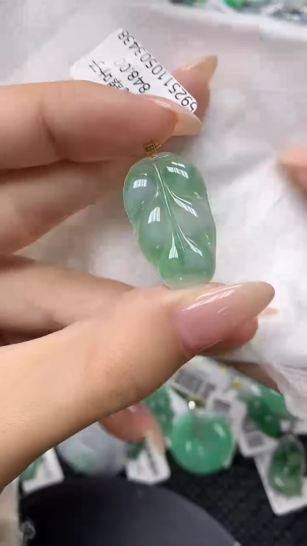 颈饰18K金镶嵌翡翠11111111111