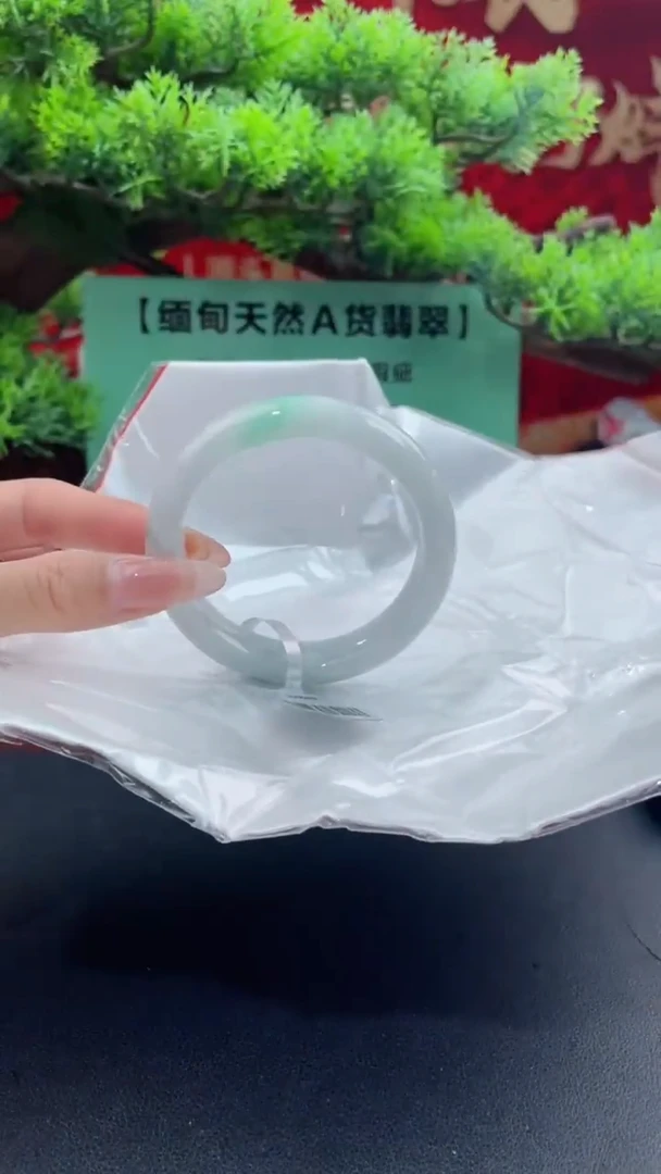 【闪购商品】翡翠手镯未镶嵌13翡翠手镯（微瑕）