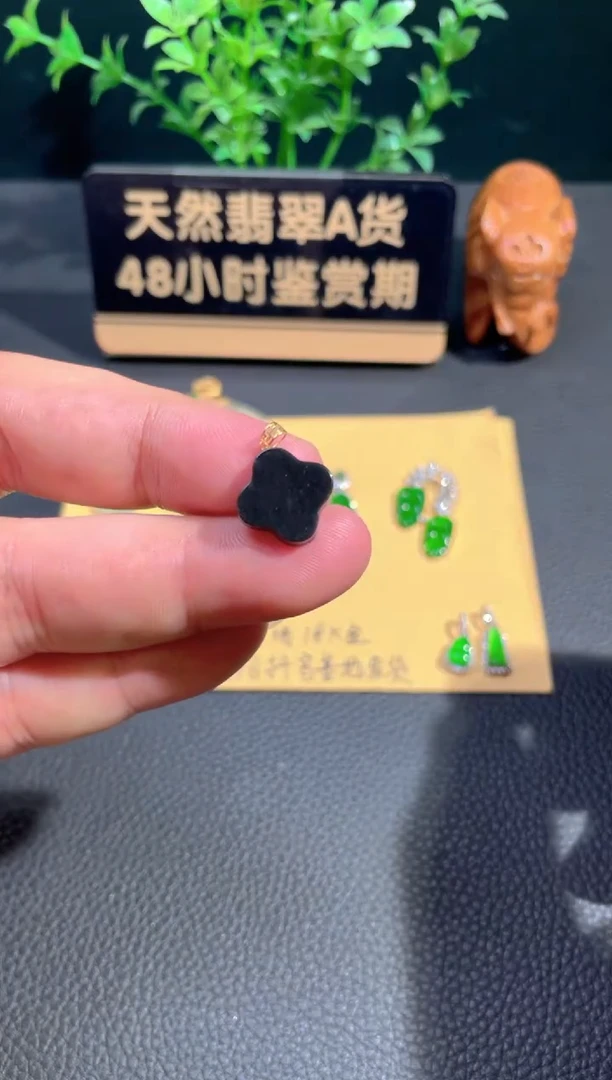 颈饰18K金镶嵌翡翠翡翠
