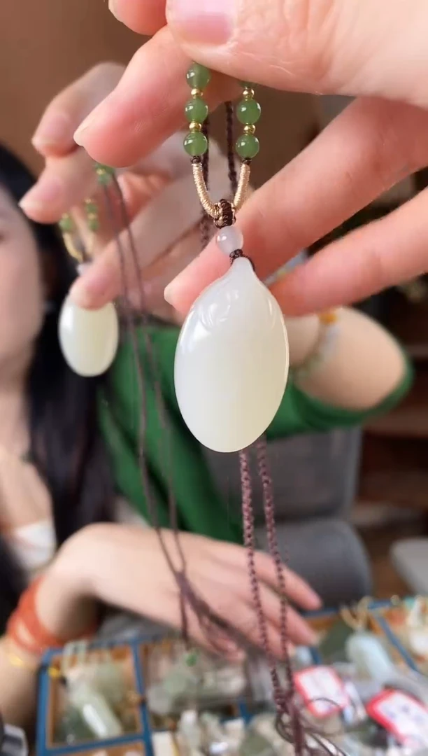 颈饰未镶嵌和田玉无事牌和田玉项链