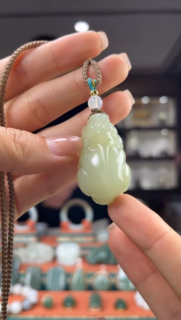 和田玉未镶嵌颈饰佩佩