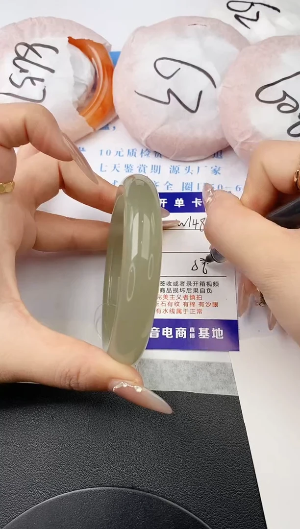 未镶嵌手镯石英质玉w149-DB