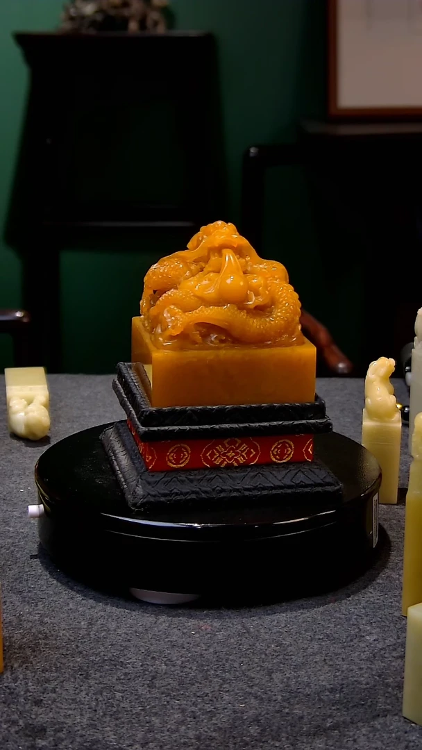 【闪购商品】田黄石麦芽糖龙戏珠玺