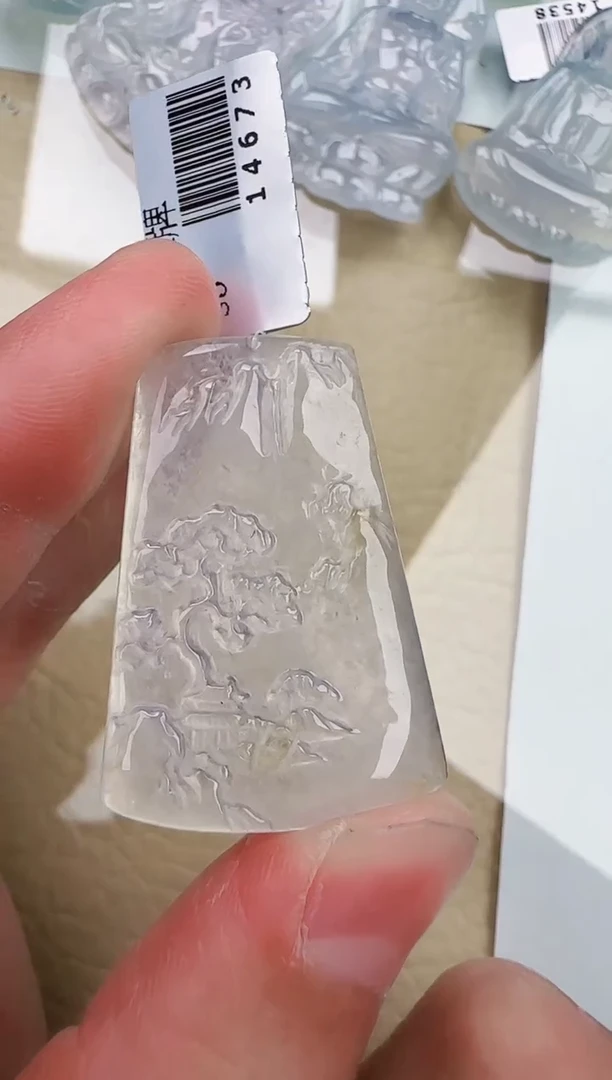 翡翠未镶嵌颈饰/缅甸天然翡翠A货