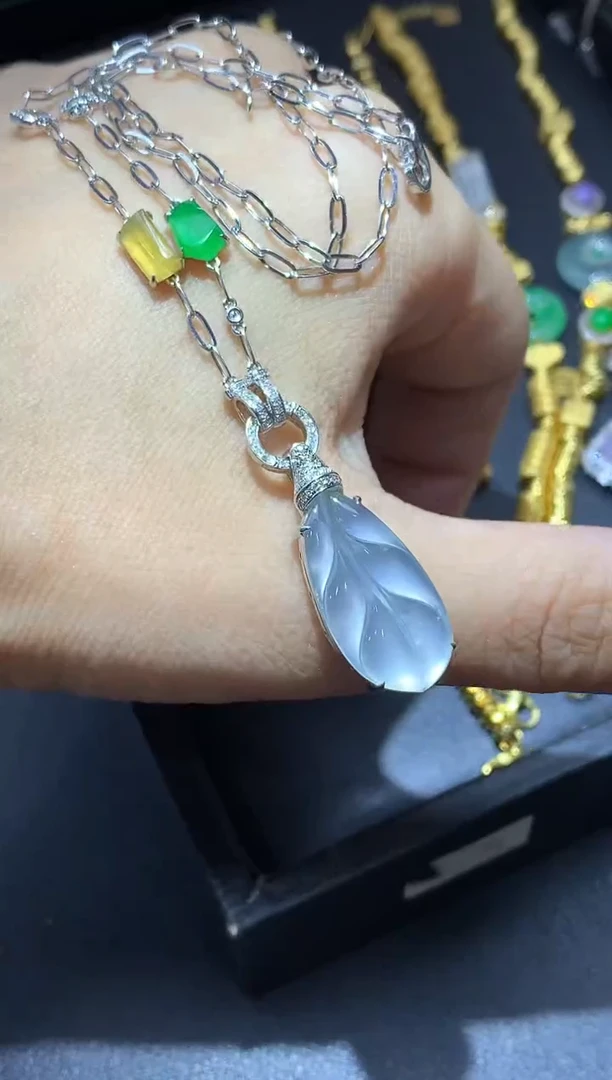 颈饰18K金镶嵌翡翠755-中国好珍宝