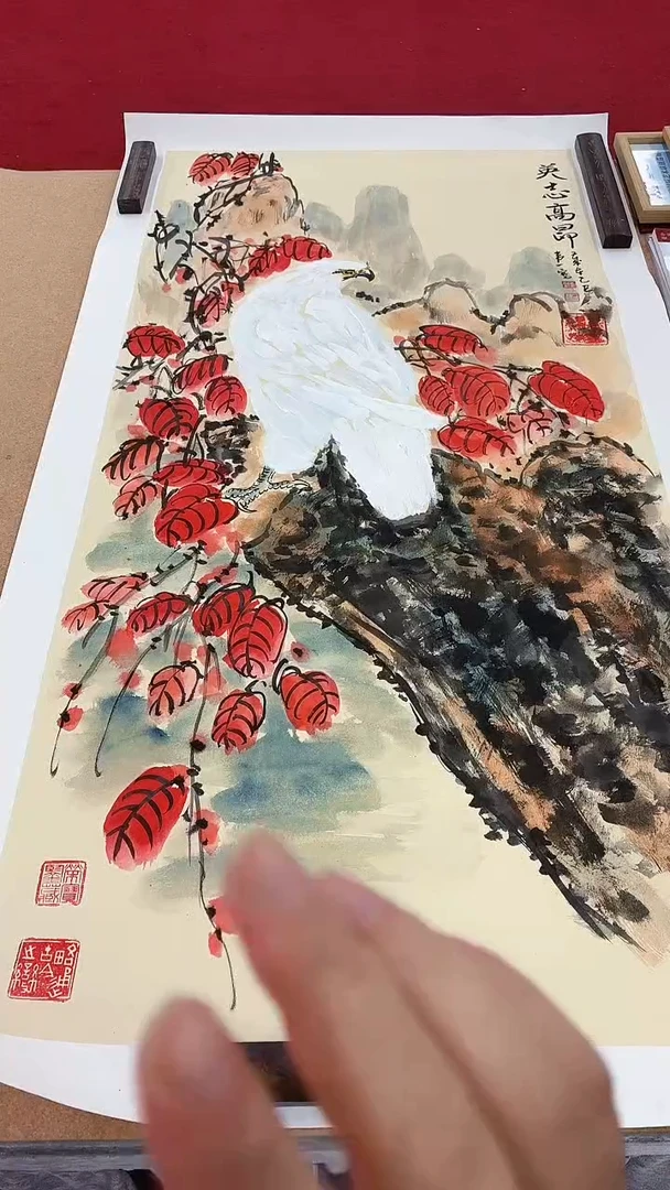 国画英志高昂