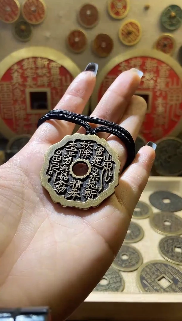 铜花边山花现代翻砂铜工艺品+脖挂1条