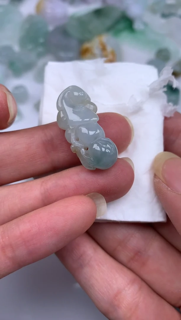 翡翠未镶嵌颈饰葫芦