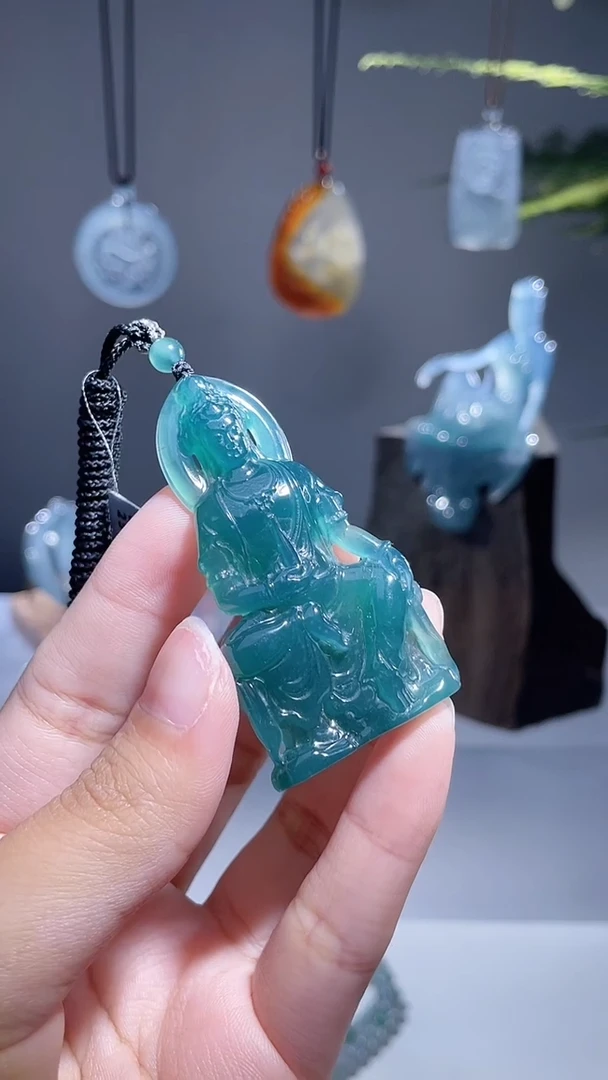 颈饰未镶嵌翡翠观音