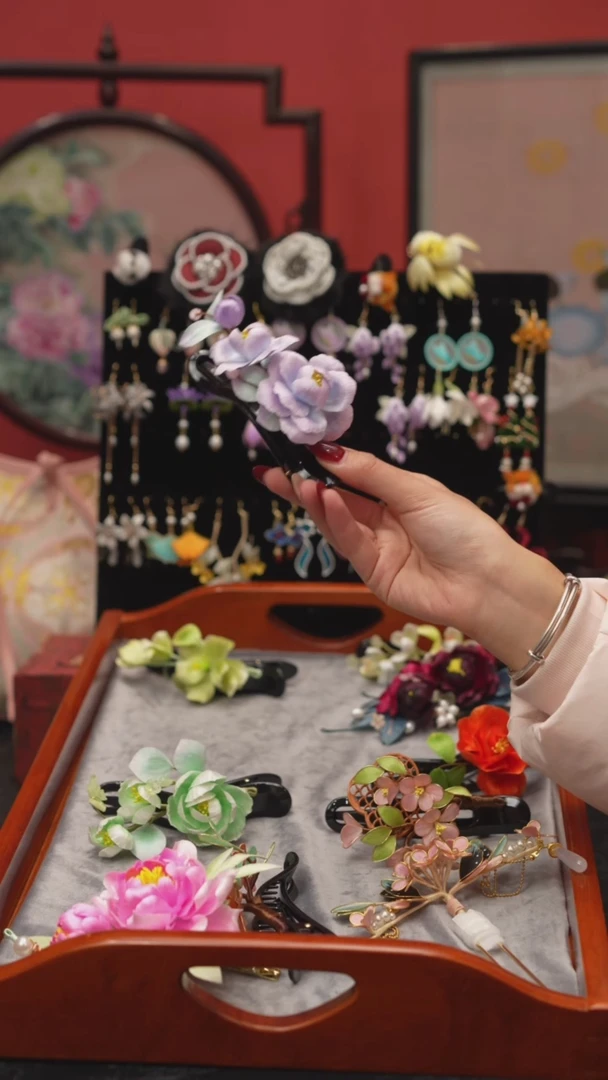 刺绣非遗绒花手工饰品