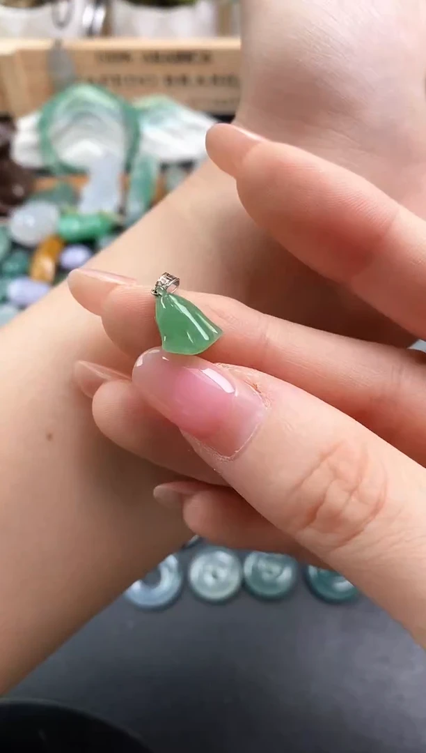 颈饰未镶嵌翡翠莲蓬